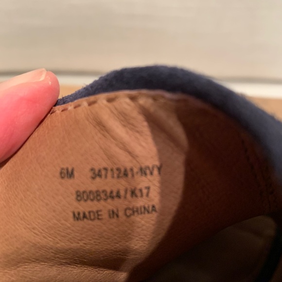 FRYE Carolina Navy Suede Peep Toe Booties NWOT - Picture 4 of 8